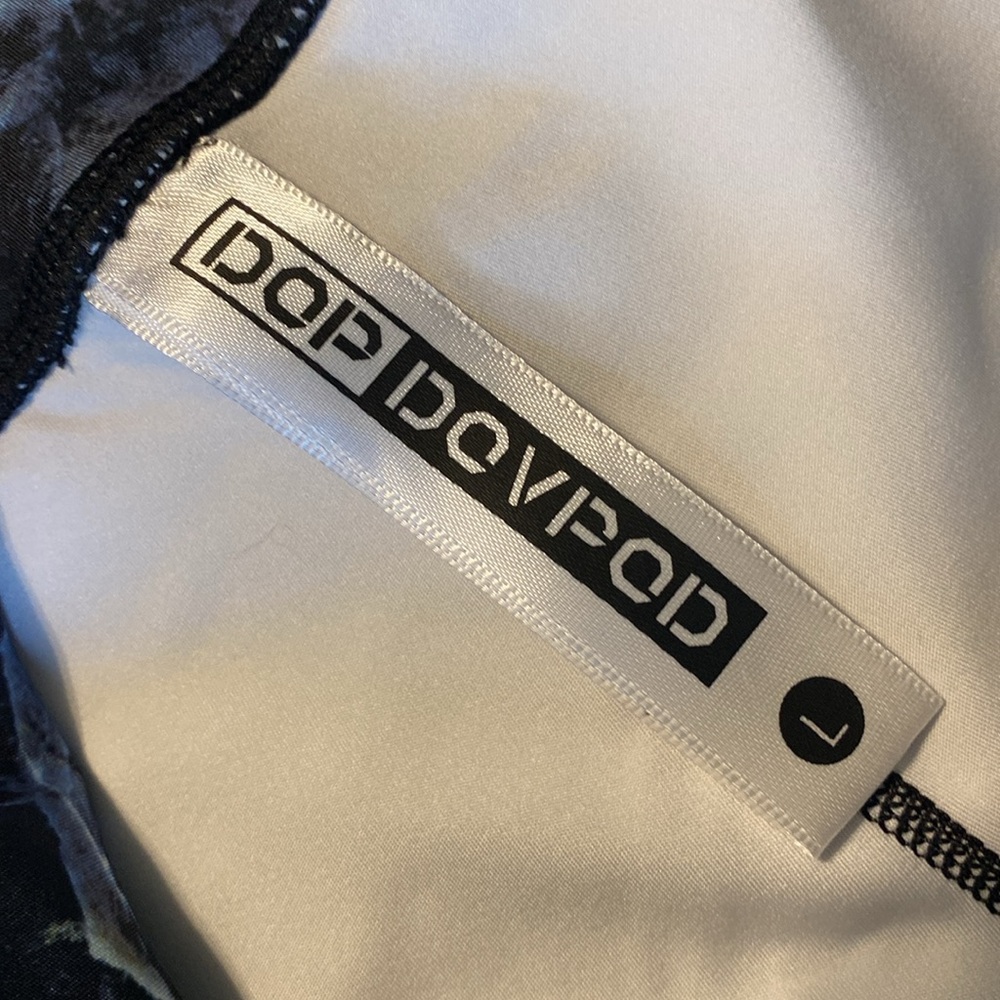 Cool Marble Pattern Athletic Running Shorts with Pockets - Picture 4 of 6